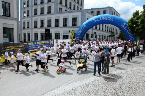 Startfeld beim Lauf Mit Benefiz-Lauf 2025